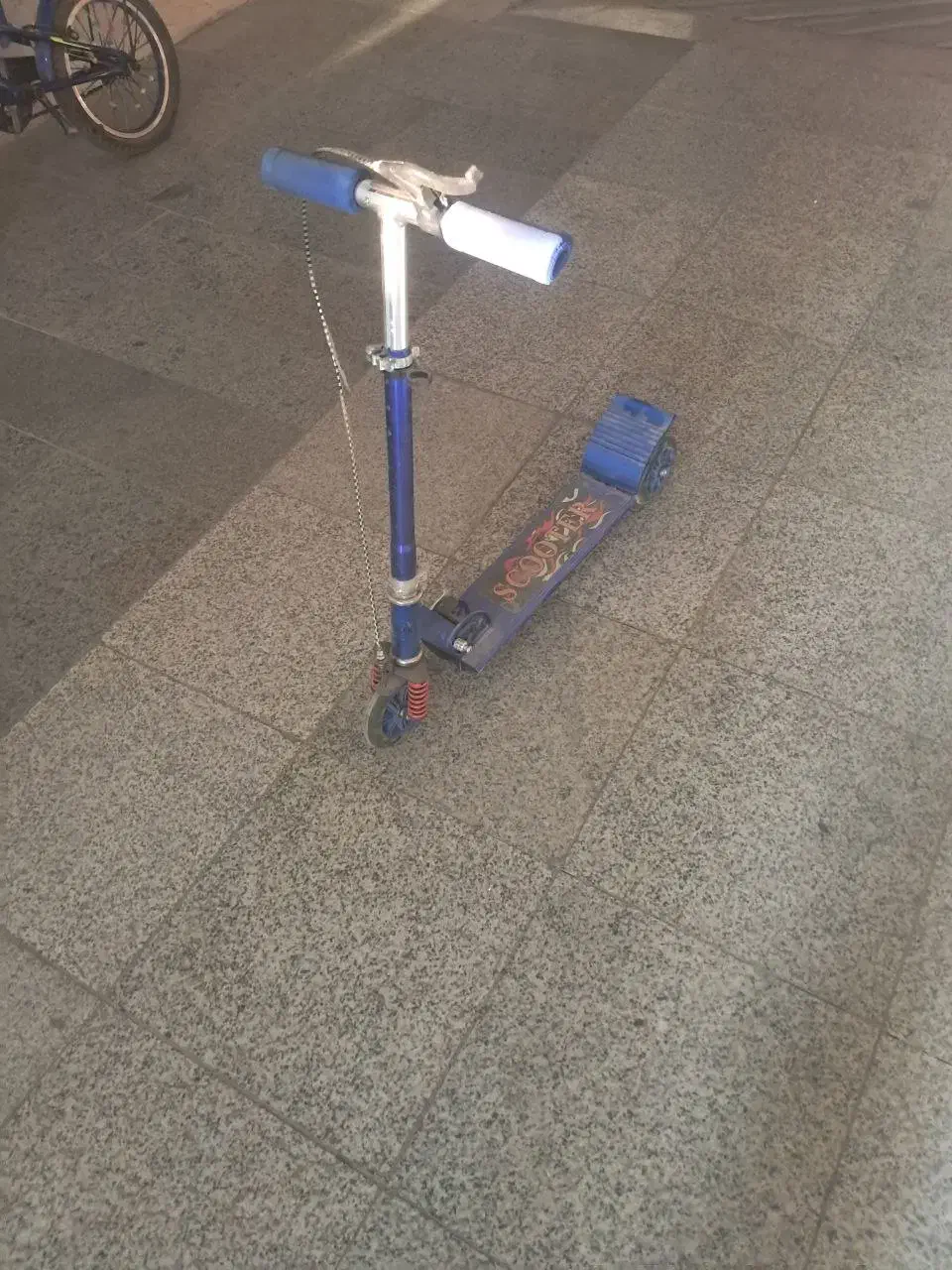 اسکوتر|دوچرخه، اسکیت، اسکوتر|هشتگرد, شهرک راه آهن|دیوار