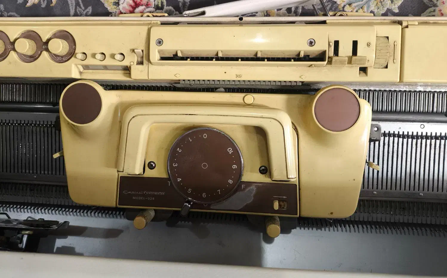 چرخ بافتنی|چرخ خیاطی و ریسندگی|میبد, |دیوار