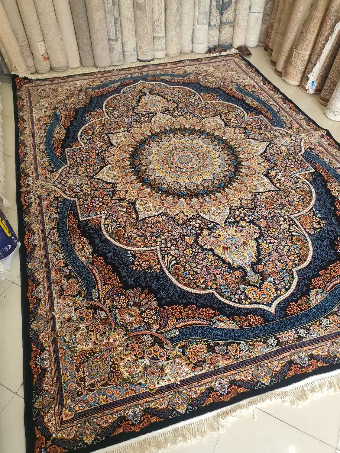 فرش ۷۰۰ شانه در حدود صدر درصد آکرولیک|فرش|قم, شاه ابراهیم|دیوار