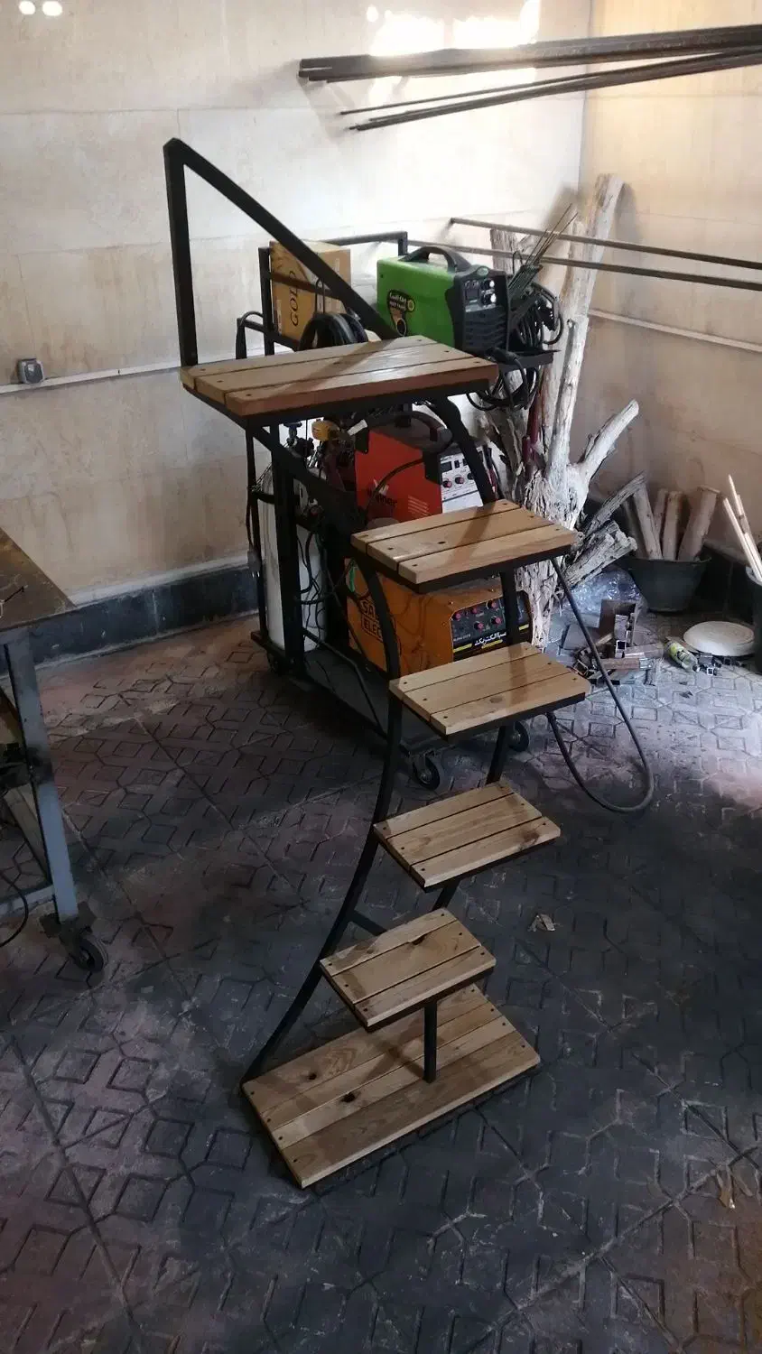 ساخت استند گل و گیاه مدرن و محصولات دکوراتیو|گل و گیاه طبیعی|شیراز, شهرک گلستان|دیوار