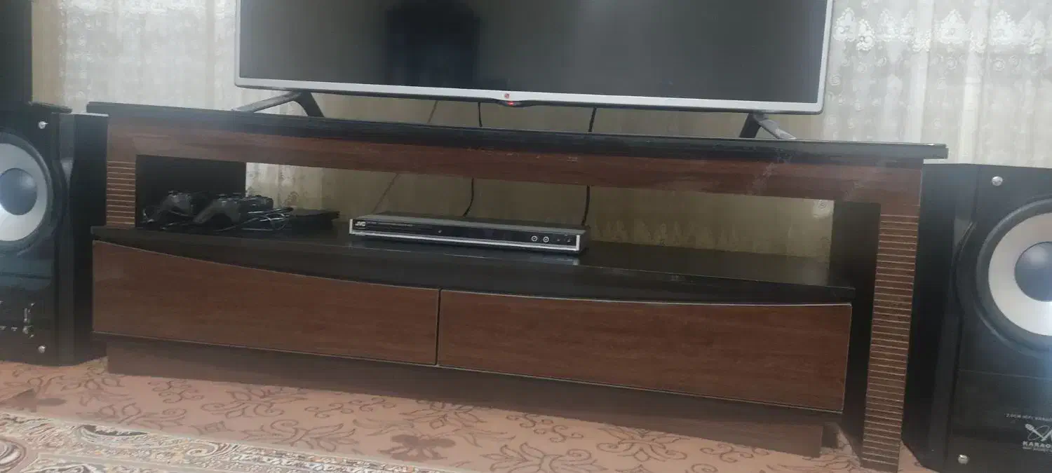 میز تی وی و بوفه. هر دو سالم و بدون خط و خش|بوفه، ویترین، کنسول|محمدیه-قزوین, |دیوار
