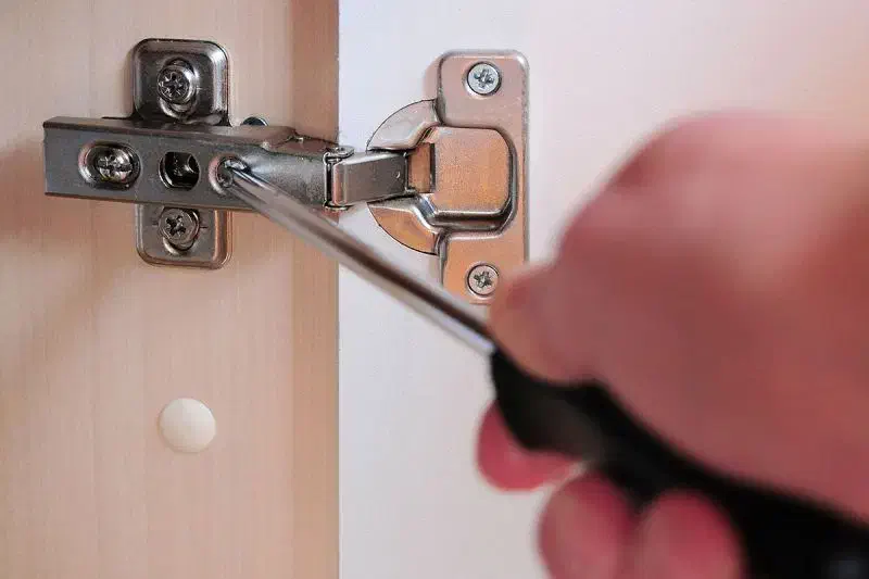 تعمیر کابینت و مصنوعات چوبی در منزل فوری|خدمات پیشه و مهارت|مشهد, نوید|دیوار