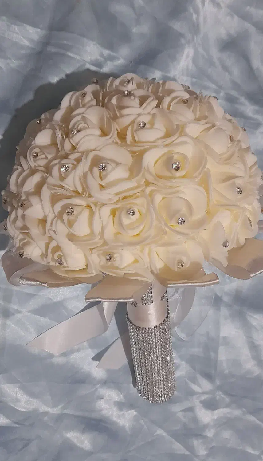 دسته گل عروس جنس فومی|گل مصنوعی|شیراز, قلعه نو|دیوار