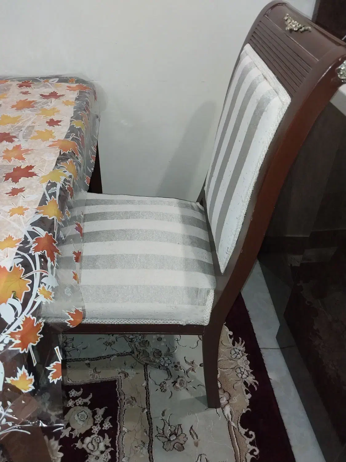 میزناهار ۶نفر همراه با ۶ عدد صندلی|میز و صندلی غذاخوری|تهران, والفجر (افسریه)|دیوار