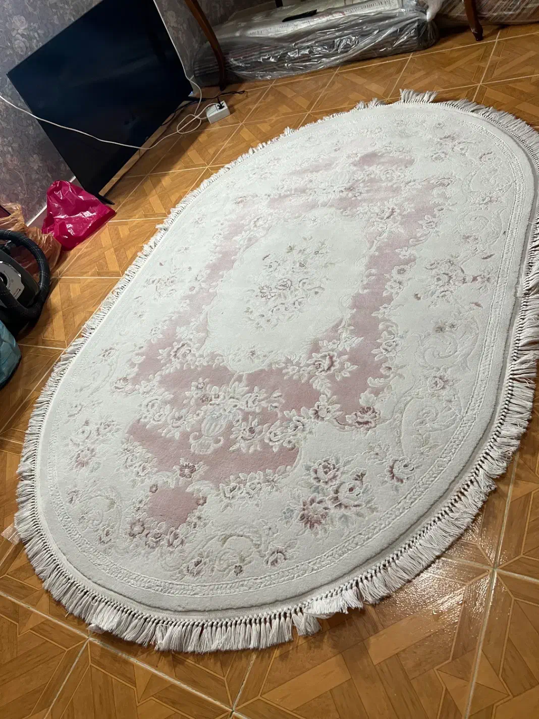 فرش بیضی|فرش|اسلام‌شهر, باغ فیض|دیوار