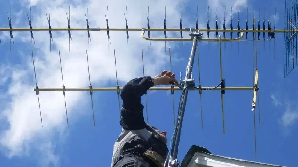 نصب آنتن و تلویزیون|خدمات پیشه و مهارت|تهران, اختیاریه|دیوار