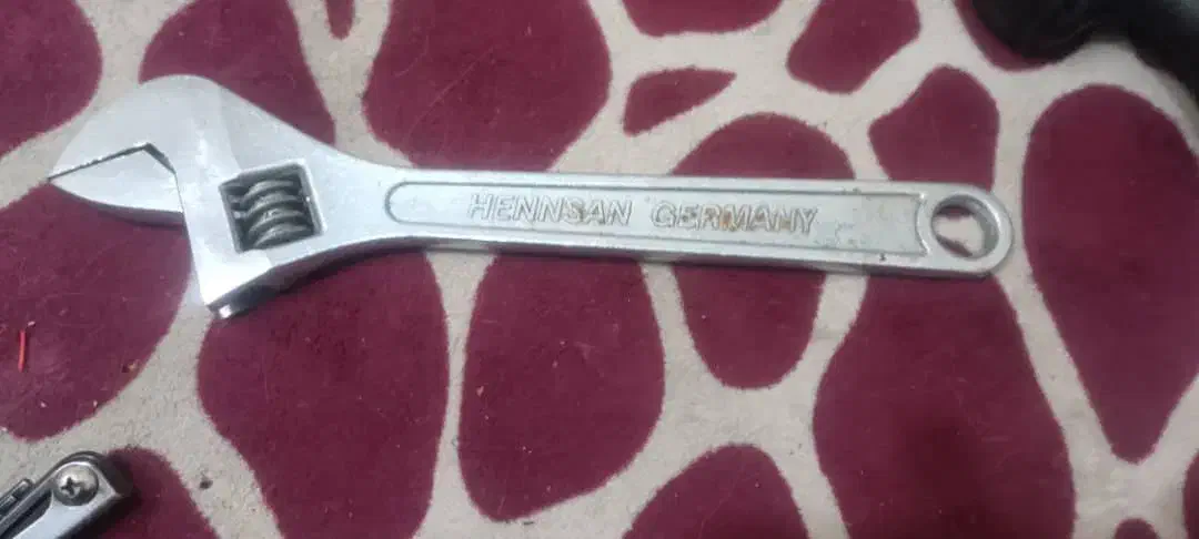 آچار آلمان قدیمی|کلکسیون اشیاء عتیقه|اصفهان, بهاران|دیوار