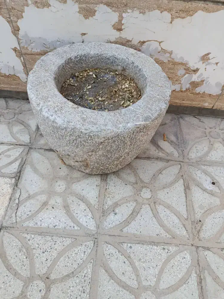 جوقن سنگی قدیمی|کلکسیون اشیاء عتیقه|آباده, |دیوار