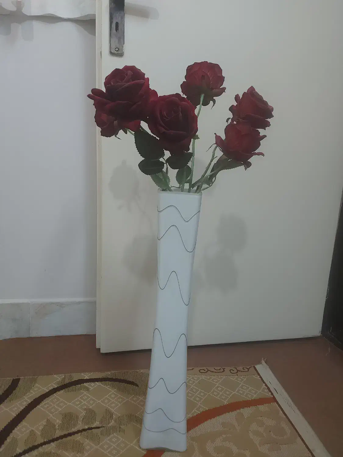 گلدانشیشه ای|گل مصنوعی|سبزوار, کاشفی شمالی (دادگستری)|دیوار