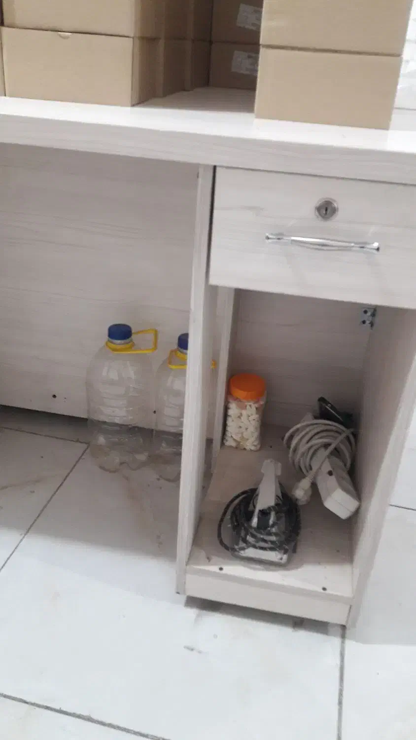 میزکامپیوتردرحدخیلی نوملامینه جنس خوب|میز تحریر و کامپیوتر|مشهد, کوی دروی|دیوار