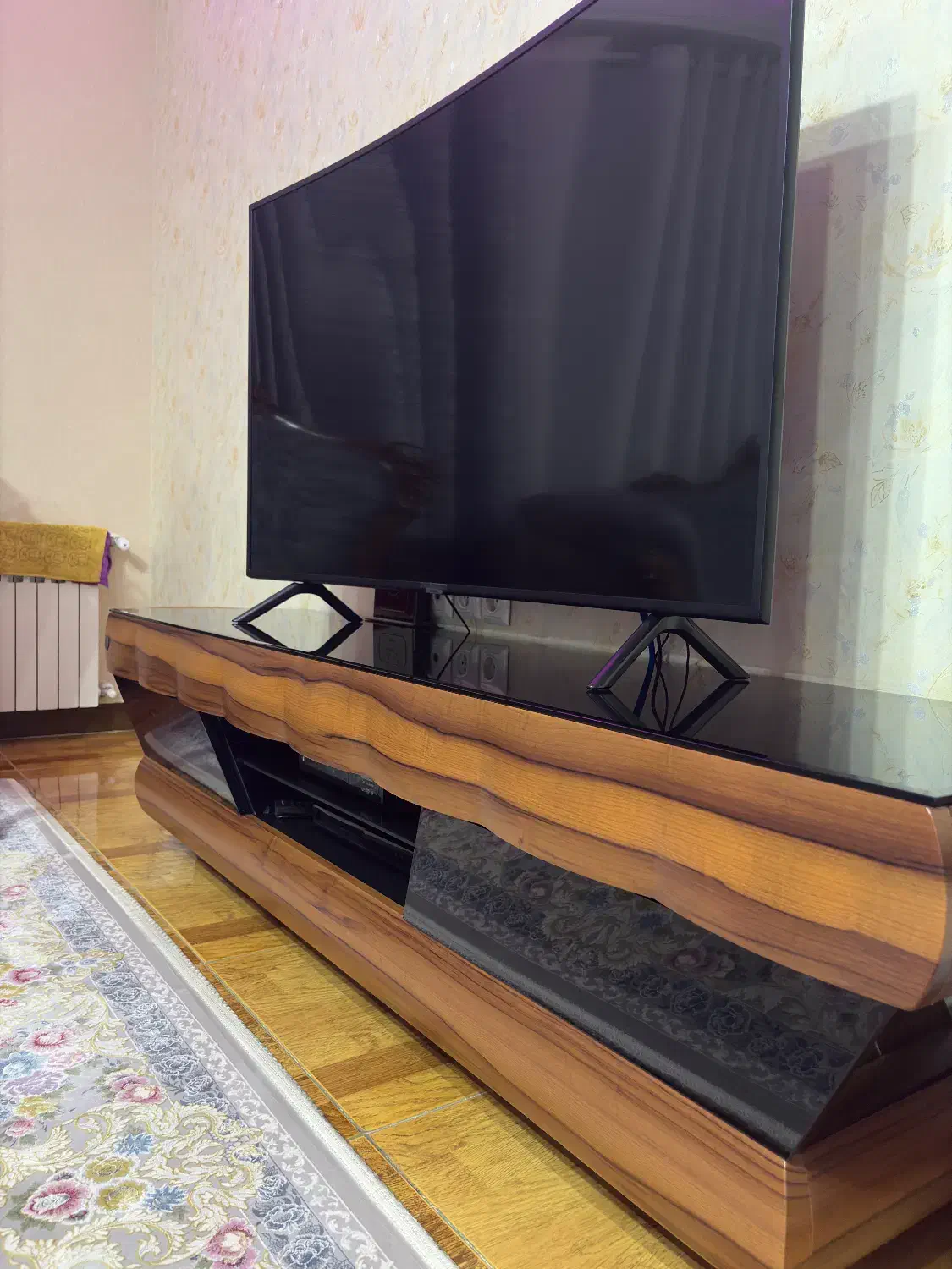 میزتلویزیون*فروش فوری*|میز تلویزیون|رشت, جهاد|دیوار