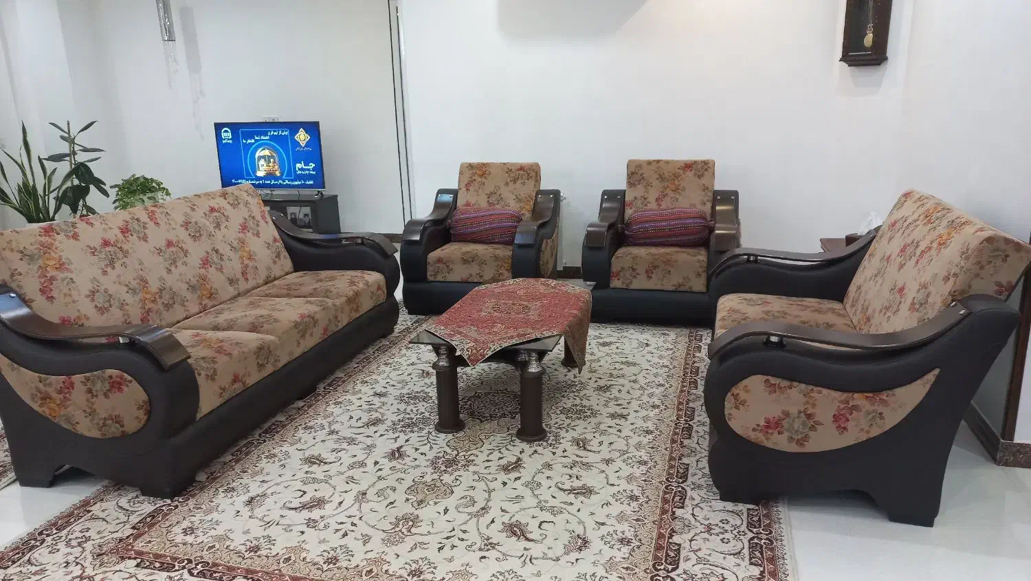 مبلمان ۷ نفره همراه با میز وسط در حد نو و سالم|مبلمان خانگی و میز عسلی|بابلسر, |دیوار