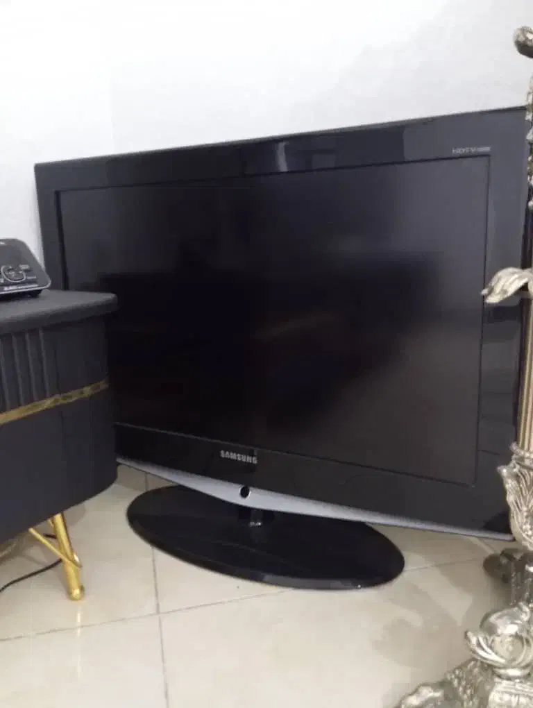 تلویزیون ال سی دی 32اینچ|تلویزیون و پروژکتور|اسلام‌شهر, شهرک قائمیه|دیوار