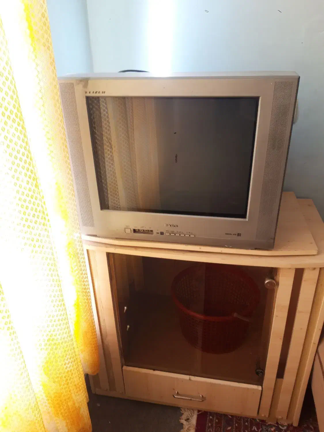 تلویزیون پارس + میز|تلویزیون و پروژکتور|زنجان, |دیوار