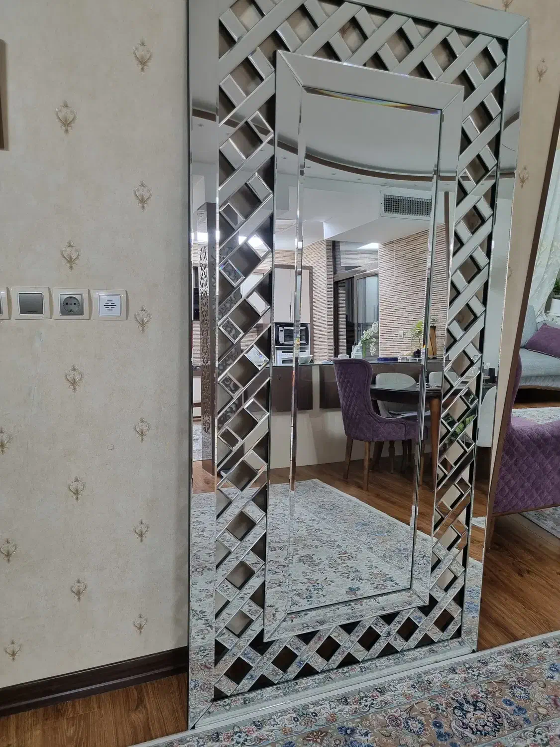 آیینه قدی|آینه|سمنان, |دیوار