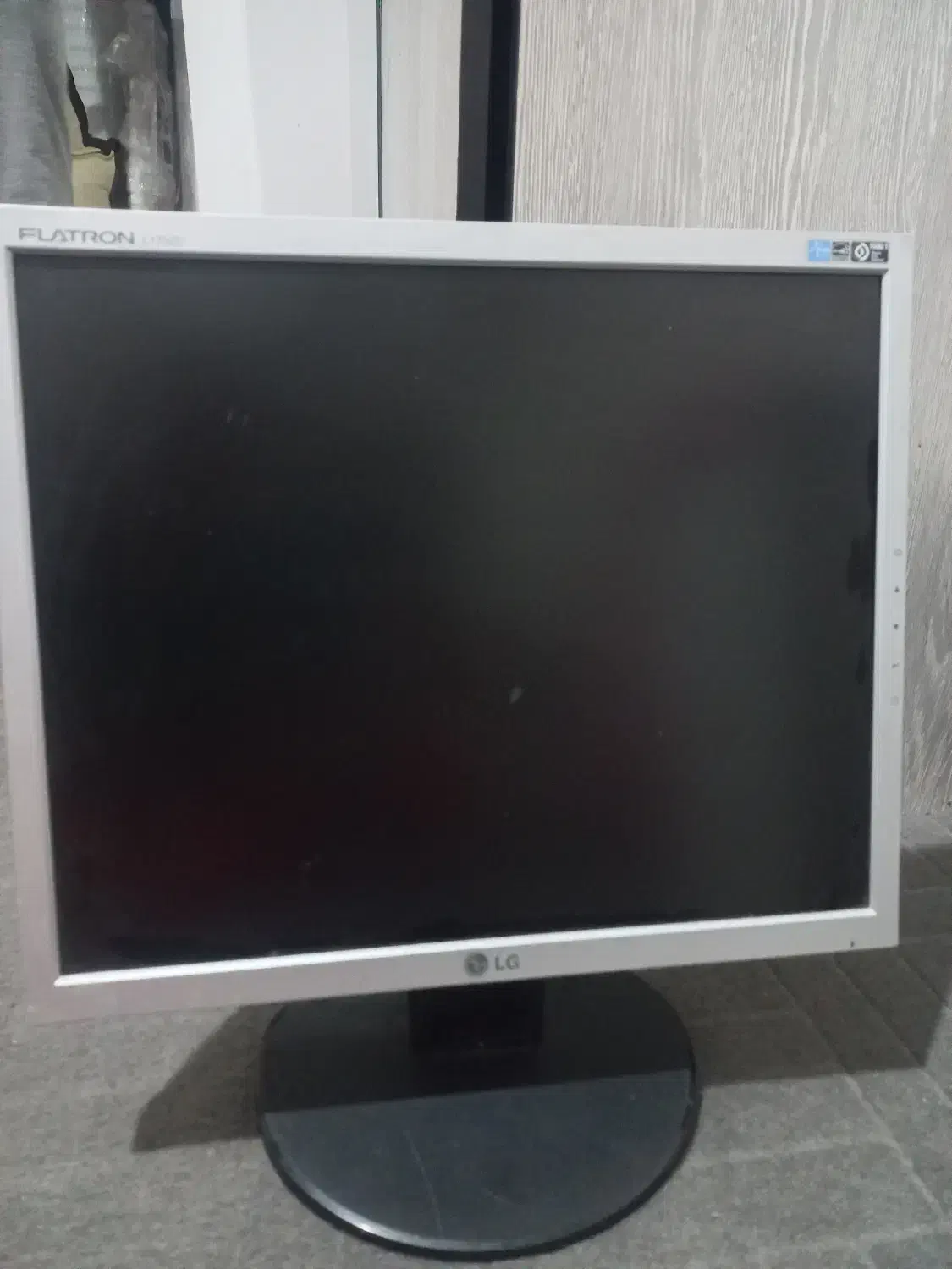 مانیتور LG|قطعات و لوازم جانبی رایانه|اصفهان, بهارستان|دیوار