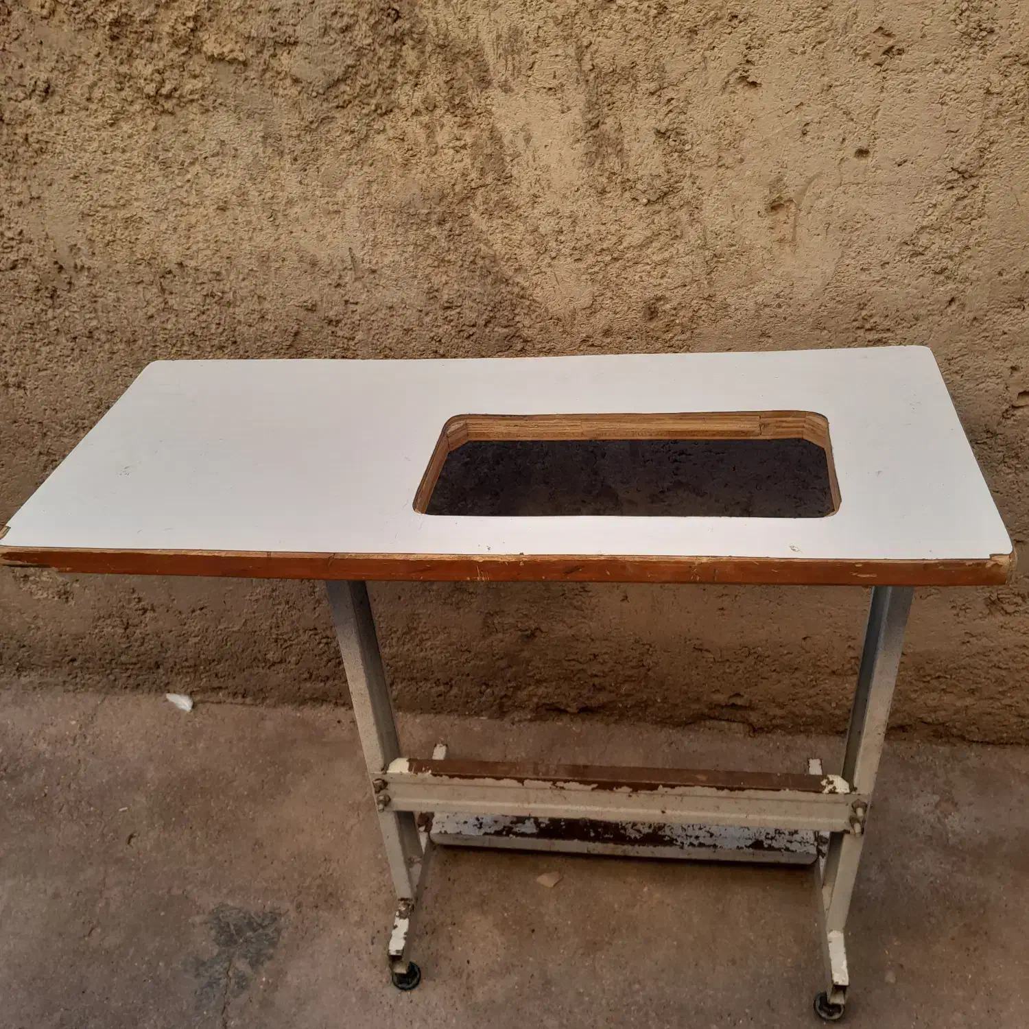 میزبانی چرخ  خیاطی|چرخ خیاطی و ریسندگی|میبد, |دیوار