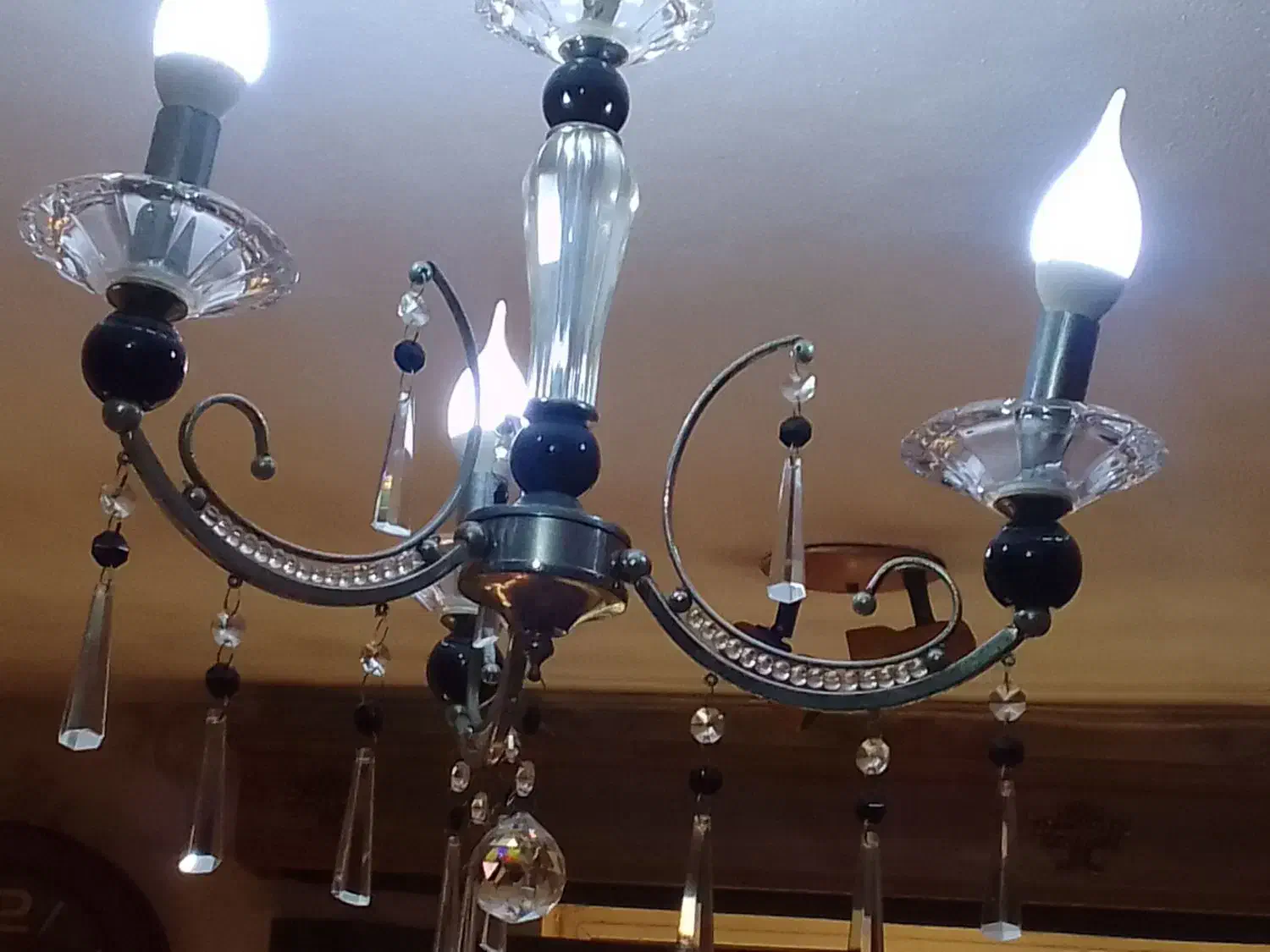 لوستر تمیز و سالم|لوستر و چراغ آویز|بندر انزلی, امامزاده|دیوار