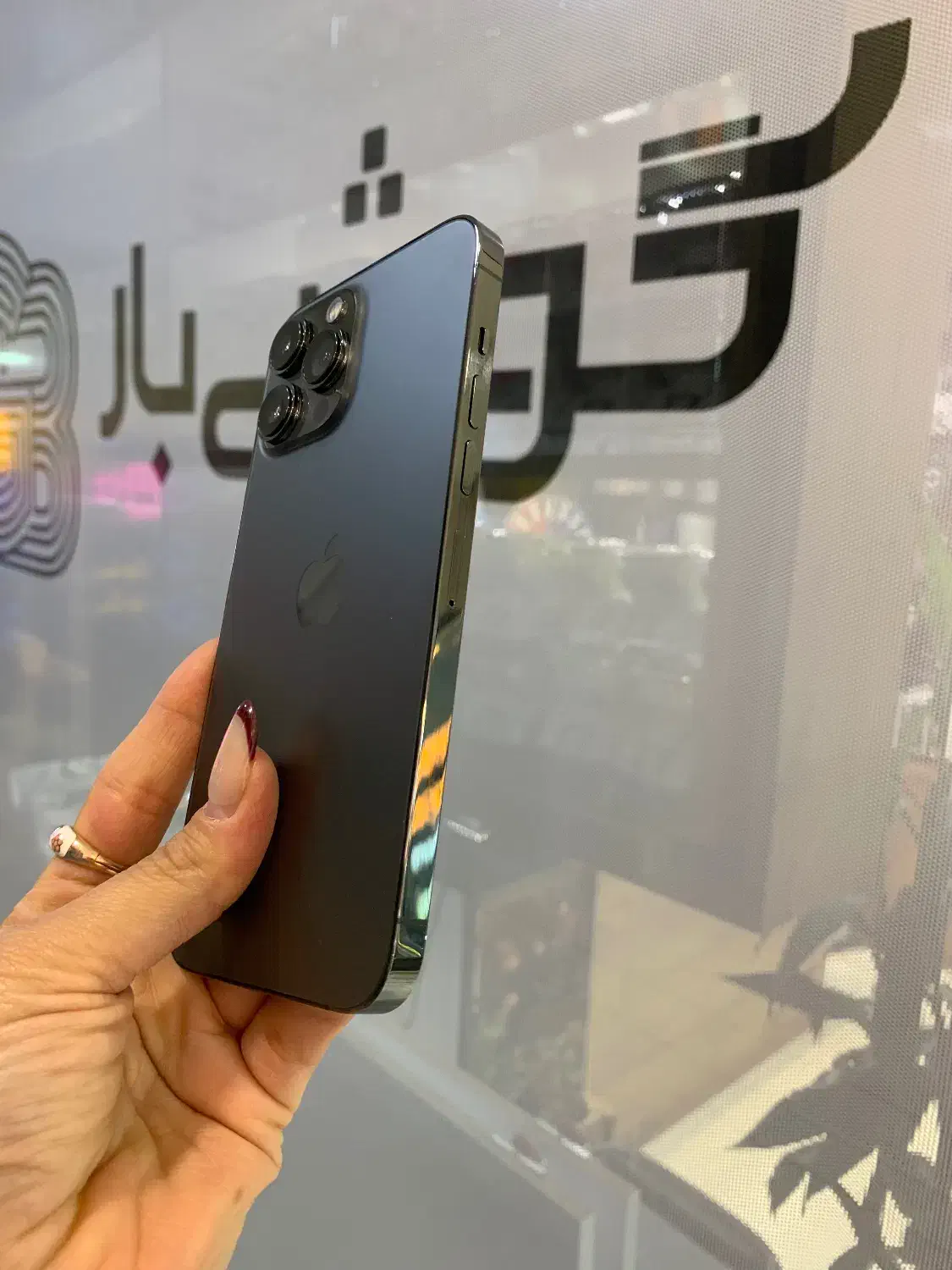 آیفون ۱۳پرومکس مشکی باتری ۸۸درصد|موبایل|اصفهان, جلفا|دیوار