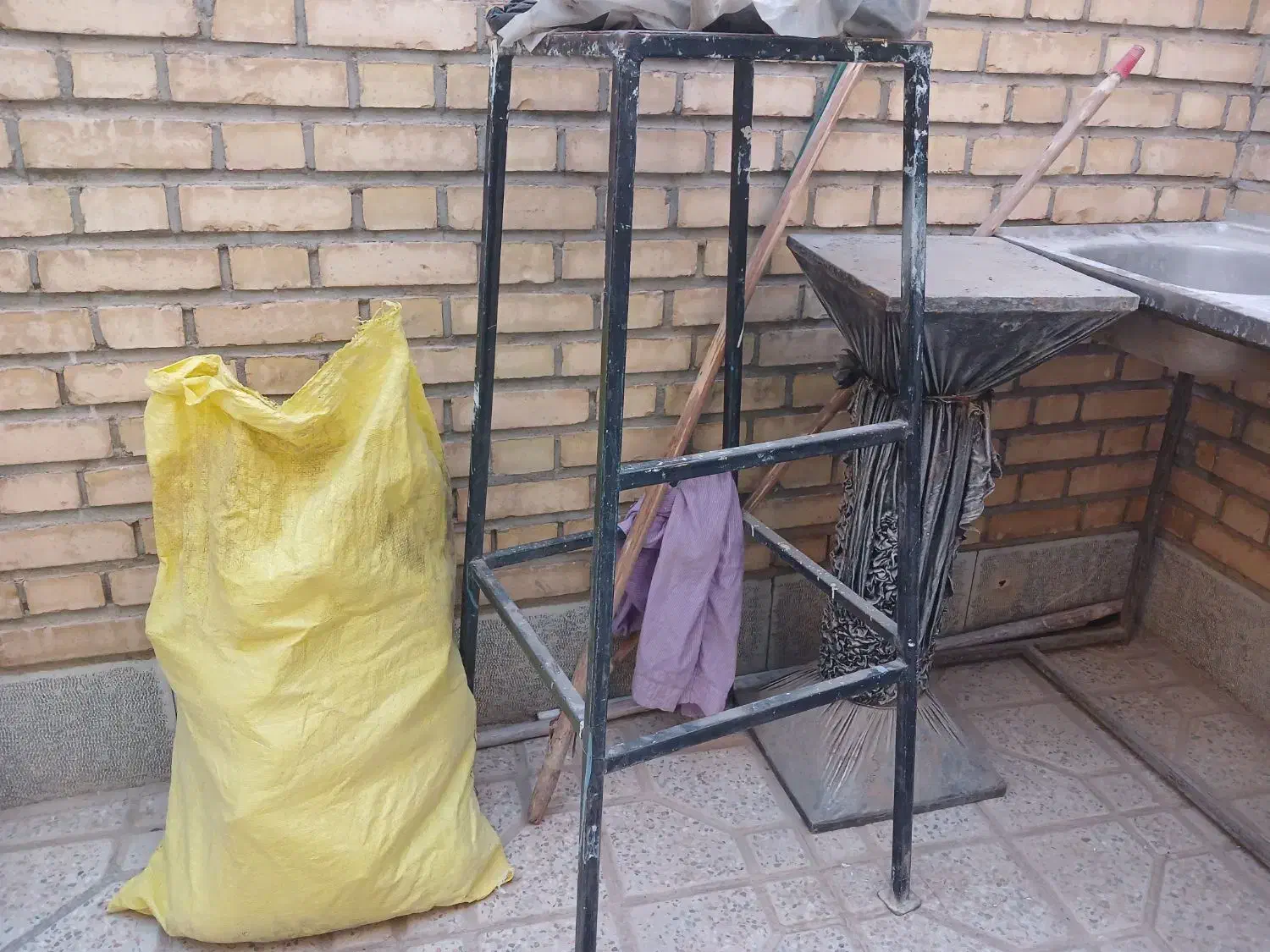 سینک . چهارپایه آهنی . میر مرغ فروشی|آب‌چکان و نظم‌دهنده ظروف|اصفهان, همت‌آباد|دیوار