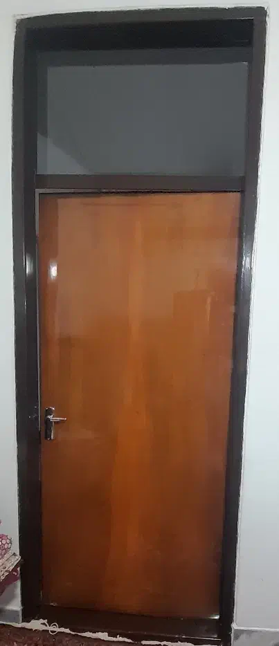 ۲ عدد در چوبی و نیم پنجره آلومینیوم کشویی|مصالح و تجهیزات ساختمان|ممقان, |دیوار