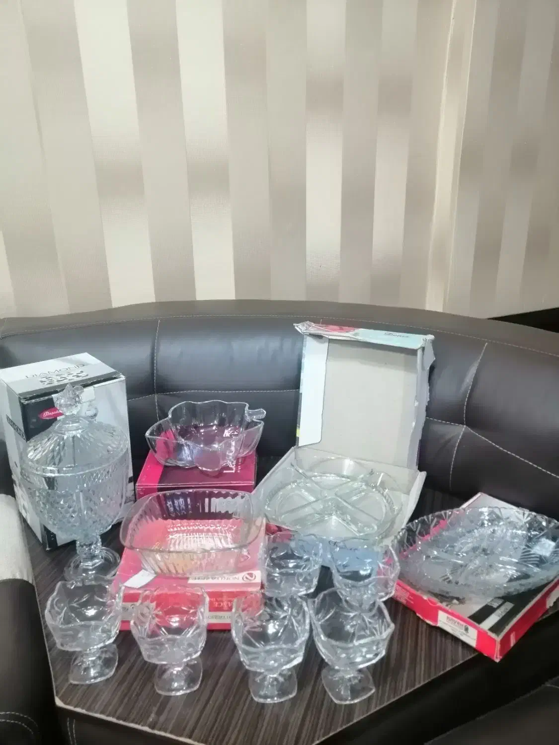 تعدادی طروف بذیرایی|ظروف سرو و پذیرایی|اهواز, نبوت|دیوار