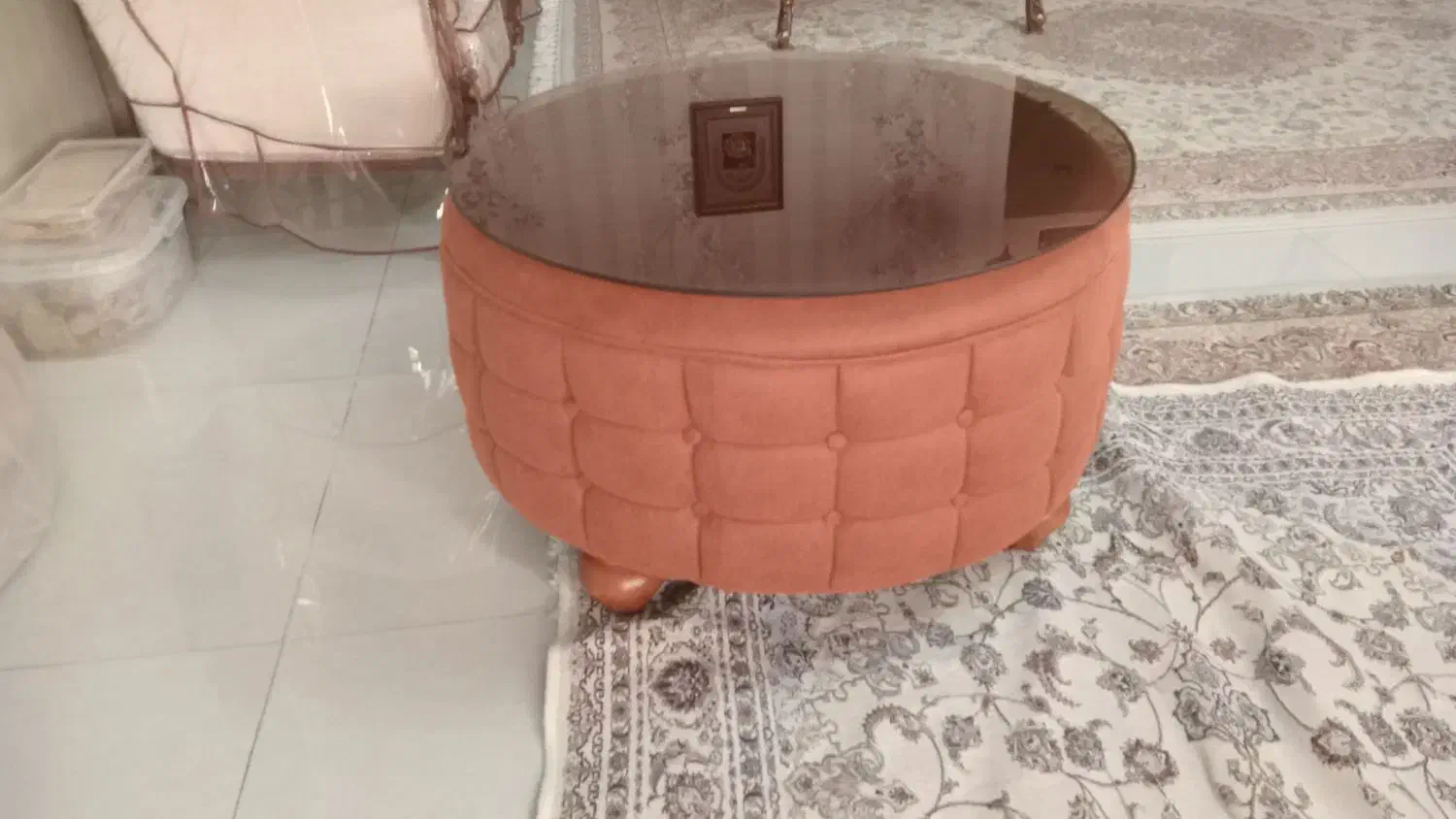 میز جلو مبل چستر با شیشه در حد نو با تخفیف ویژه|مبلمان خانگی و میز عسلی|تهران, شادمان|دیوار