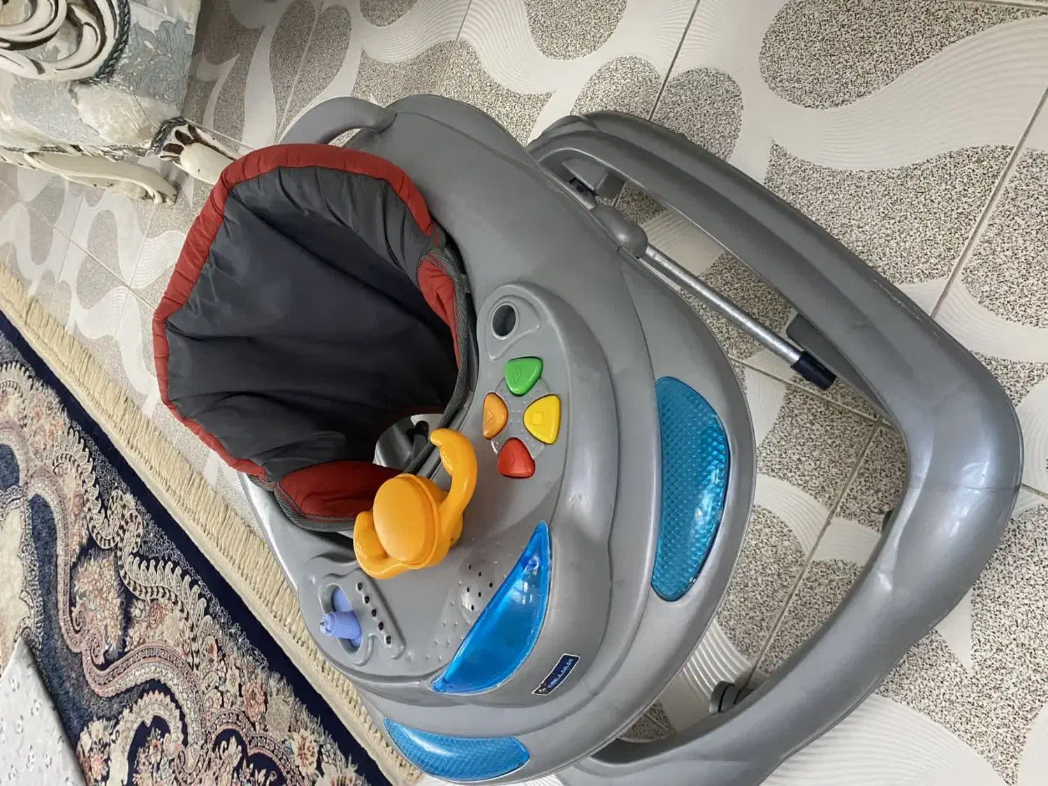 روروئک|کالسکه و لوازم جانبی|رشت, فلسطین|دیوار