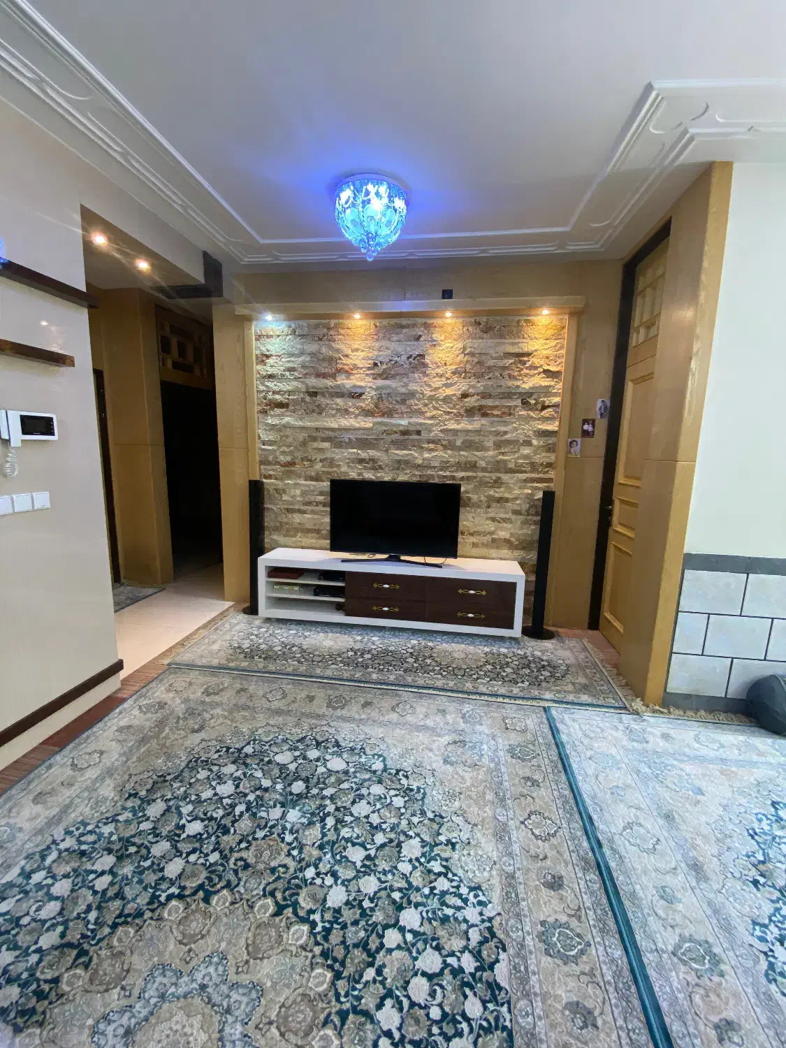 ویلایی لوکس دوطبقه۱۸۰ متریدر نبی اکرم،درب از حیاط|فروش خانه و ویلا|شیراز, فرگاز|دیوار