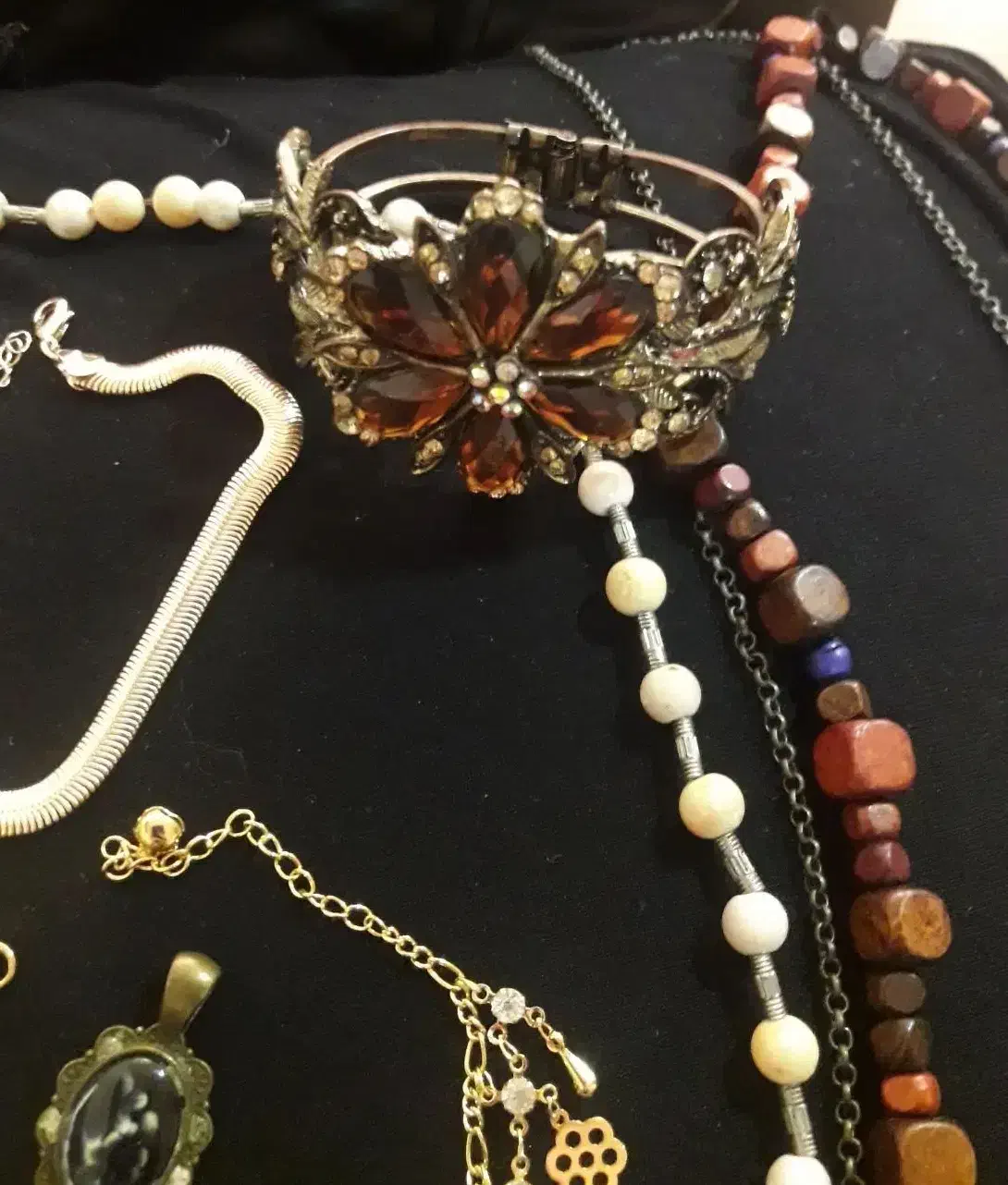 پابنددست بندگردنبند انگشترگوشواره پلاک بدل|بدلیجات|فولادشهر, B6|دیوار