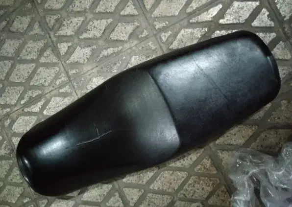 زین موتور آپاچی ۱۸۰ فابریک سالم|قطعات یدکی و لوازم جانبی|تهران, ورزشگاه آزادی|دیوار