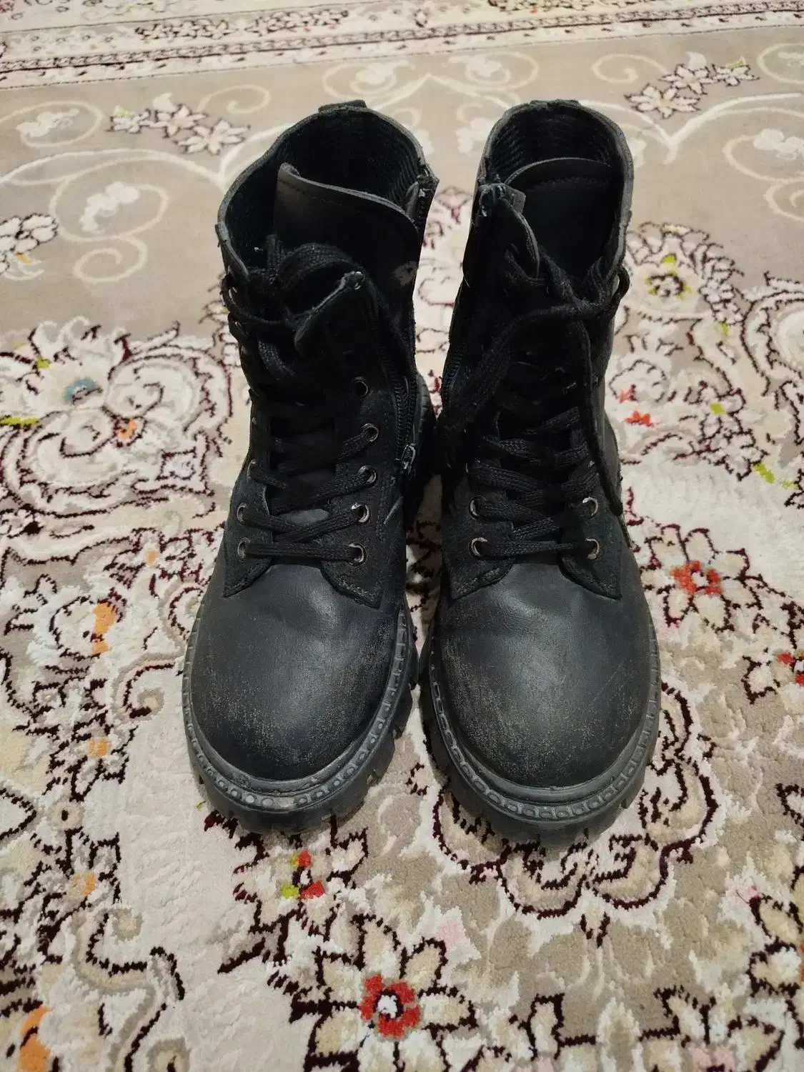 بوت بچگانه|کفش و لباس بچه|اندیشه, اندیشه فاز ۴|دیوار