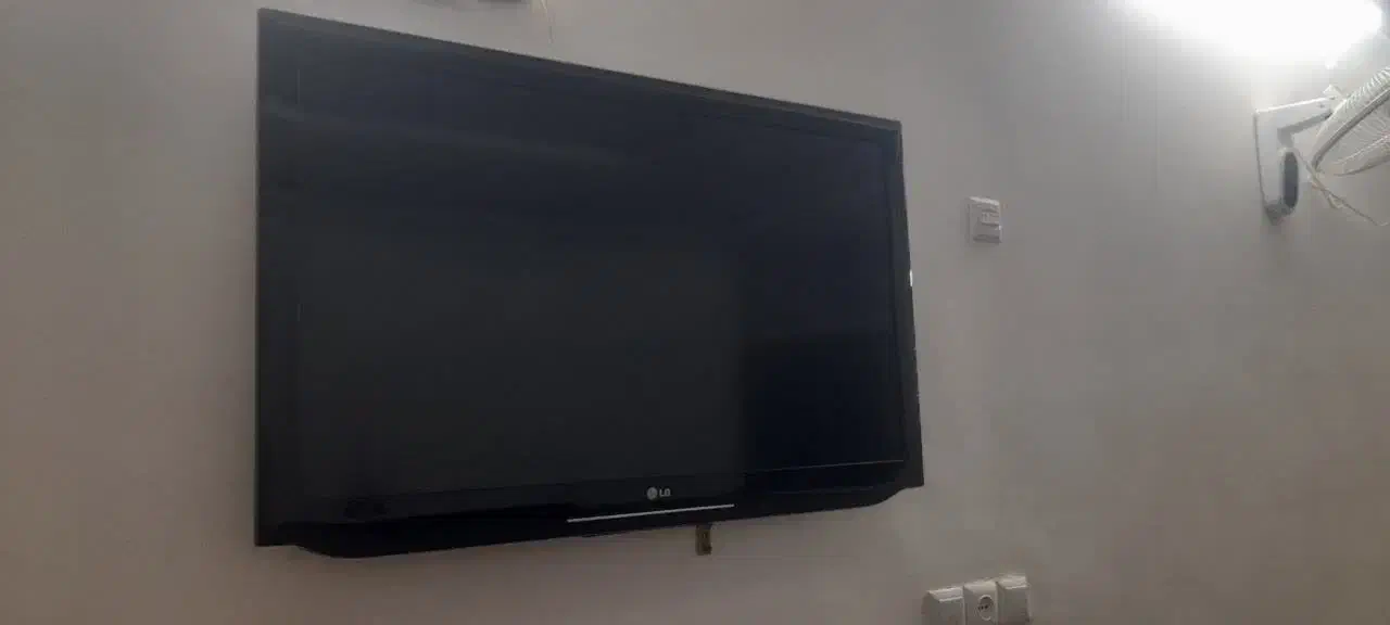 ال سی دی ۴۳ اینچ اصل کره|تلویزیون و پروژکتور|قم, عمار یاسر|دیوار