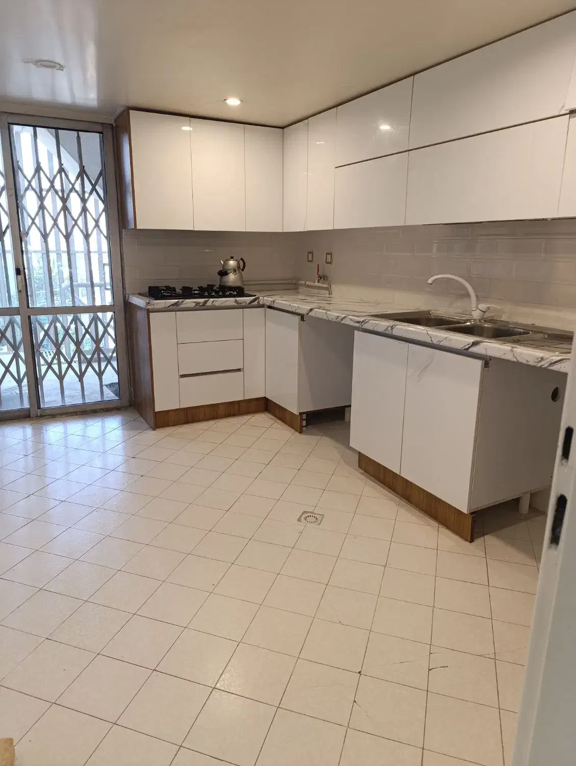 شهرک غرب ۱۴۰ متر برج ۳ خواب تراس دار