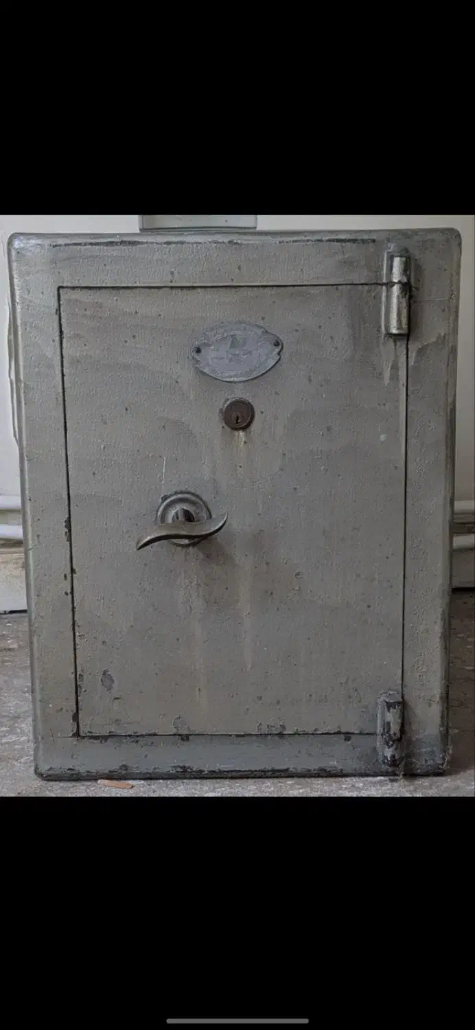 گاوصندوق قدیمی نسوز و سنگین|کلکسیون اشیاء عتیقه|رشت, استادسرا|دیوار