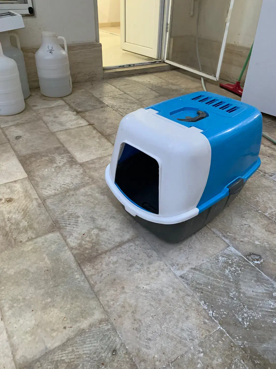 ظرف خاک کربه|لوازم جانبی حیوانات|ماکو, |دیوار