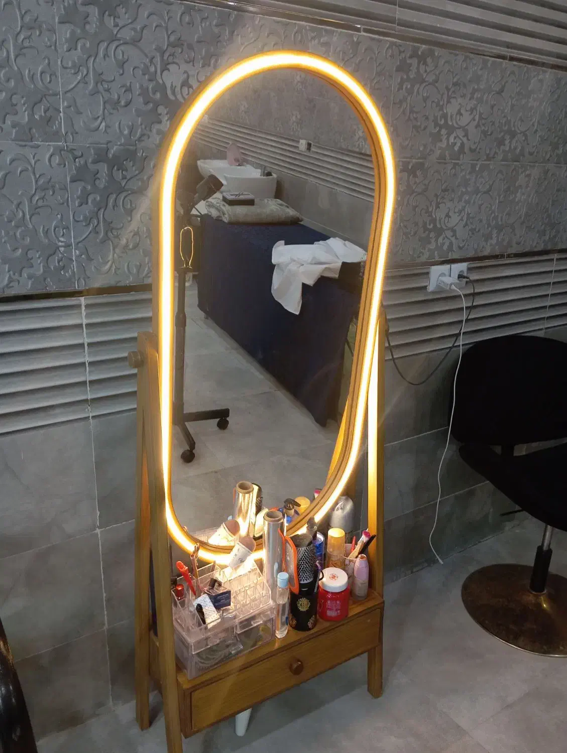 اینه|آرایشگاه و سالنهای زیبایی|فهرج, |دیوار