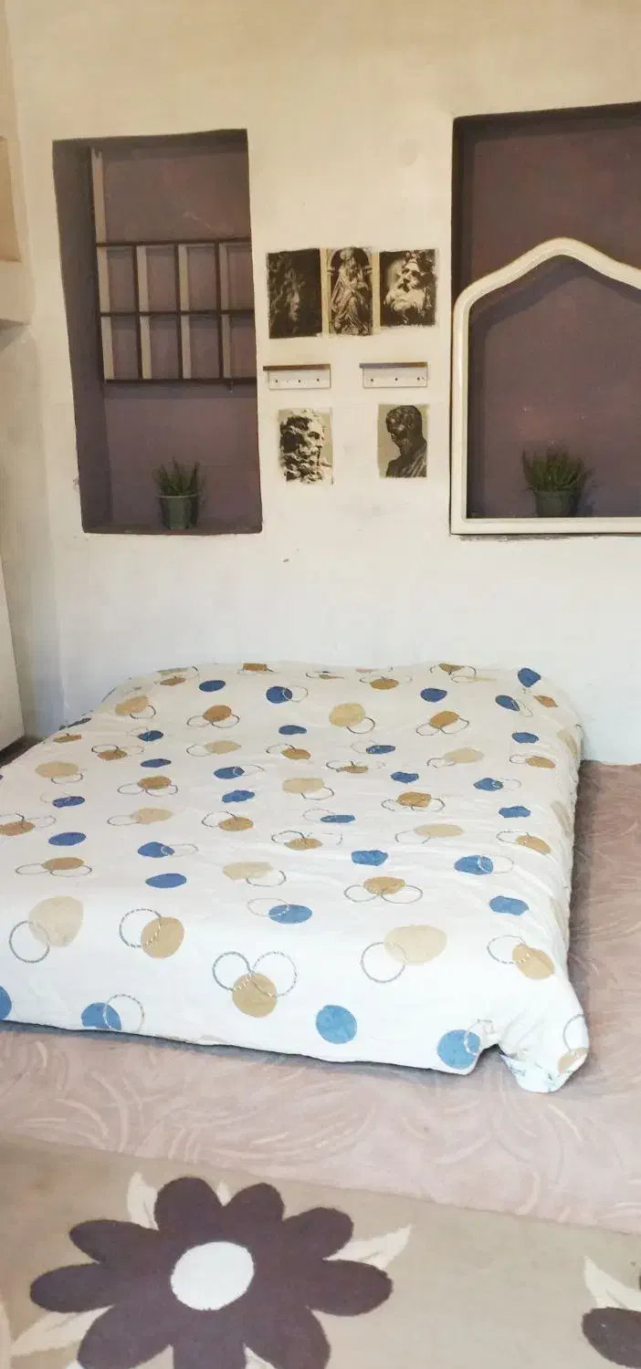 اجاره اتاق ( خانه سنتی )|اجارهٔ کوتاه‌مدت آپارتمان و سوئیت|شیراز, سیاه سنگ|دیوار