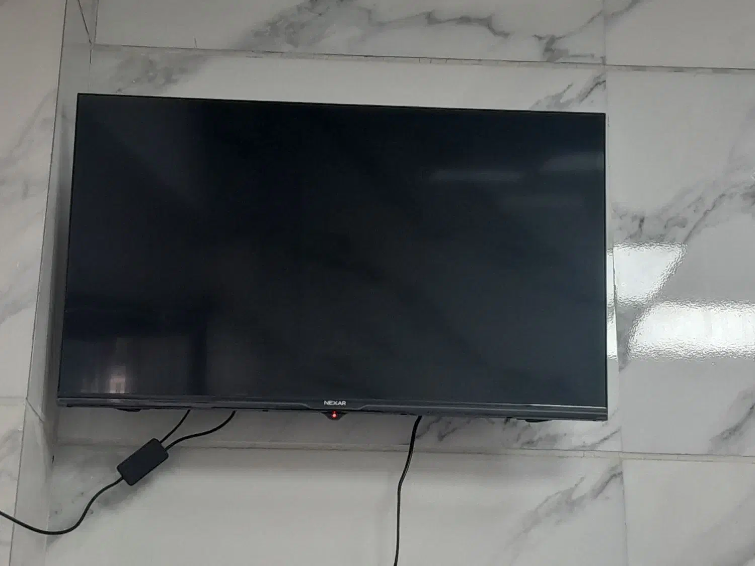 تلویزیون ۳۲ اینچ|تلویزیون و پروژکتور|پرند, فاز ۳|دیوار