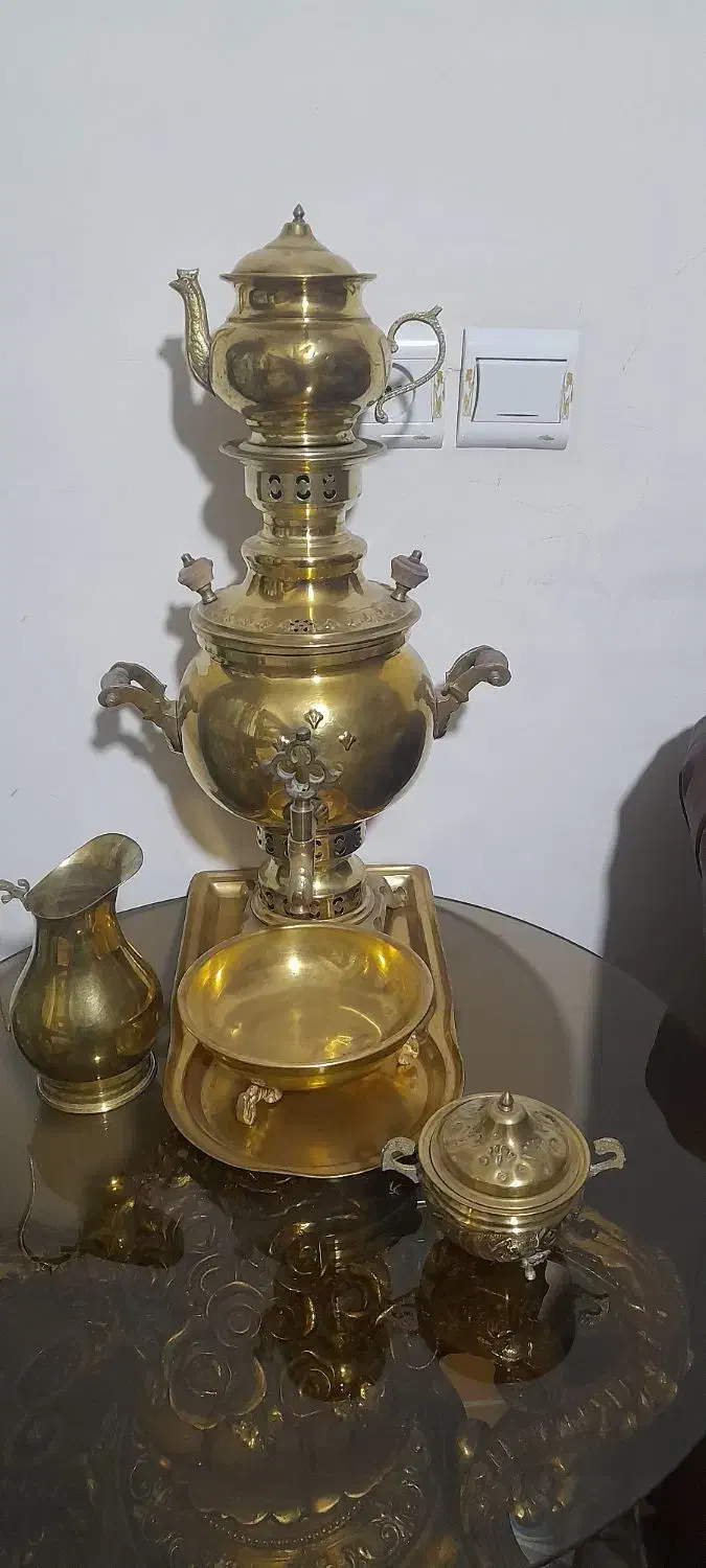 سماور برنجی|کلکسیون اشیاء عتیقه|چهارباغ, |دیوار