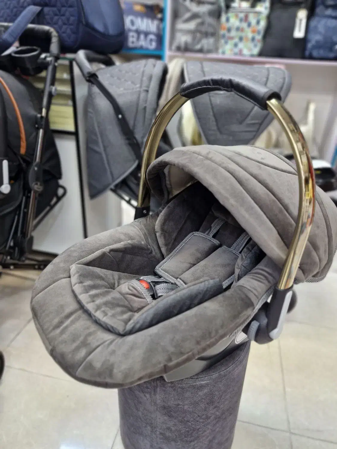 کریر|کالسکه و لوازم جانبی|قم, نیروگاه|دیوار