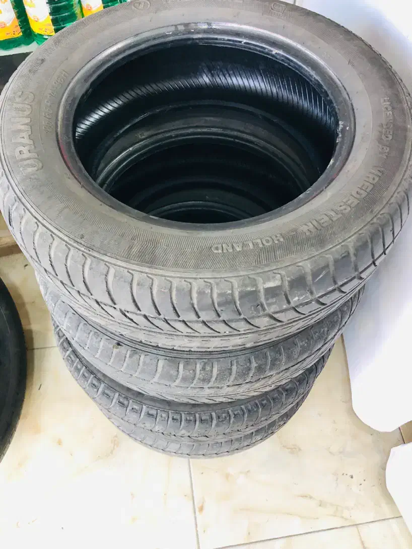 تعدادی رینگ و لاستیک|قطعات یدکی و لوازم جانبی|رشت, شکار اسطلخ|دیوار