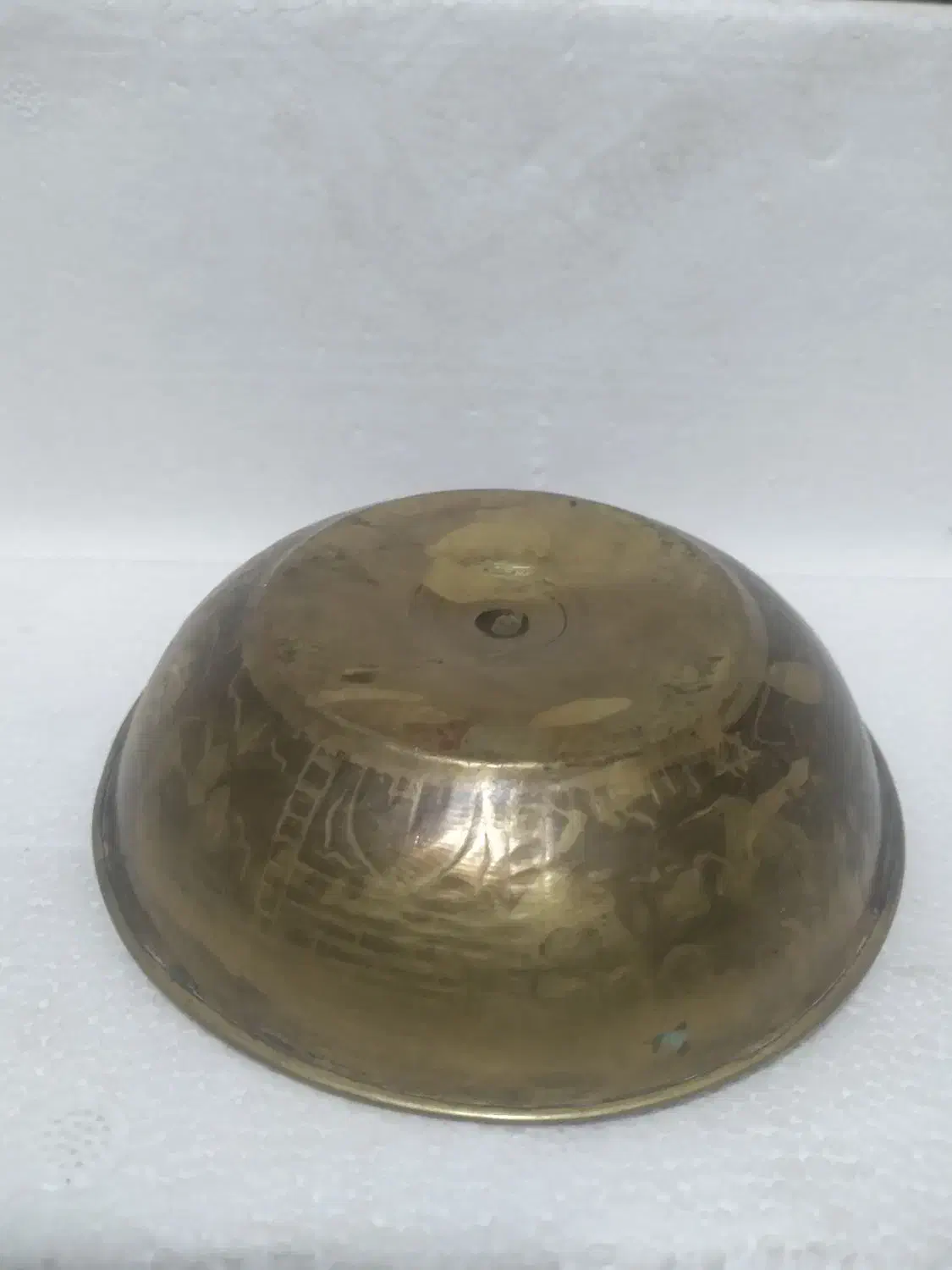 تاس قدیمی و تعدادی سنگ آسیاب اصل آزمایش شده|کلکسیون اشیاء عتیقه|رشت, دیلمان|دیوار