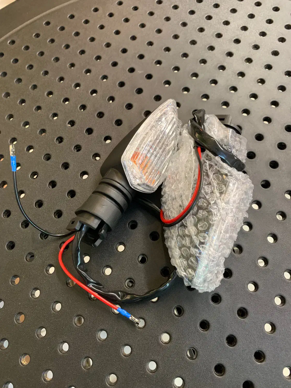 چراغ راهنما عقب موتور آیروکس|قطعات یدکی و لوازم جانبی|ساری, |دیوار