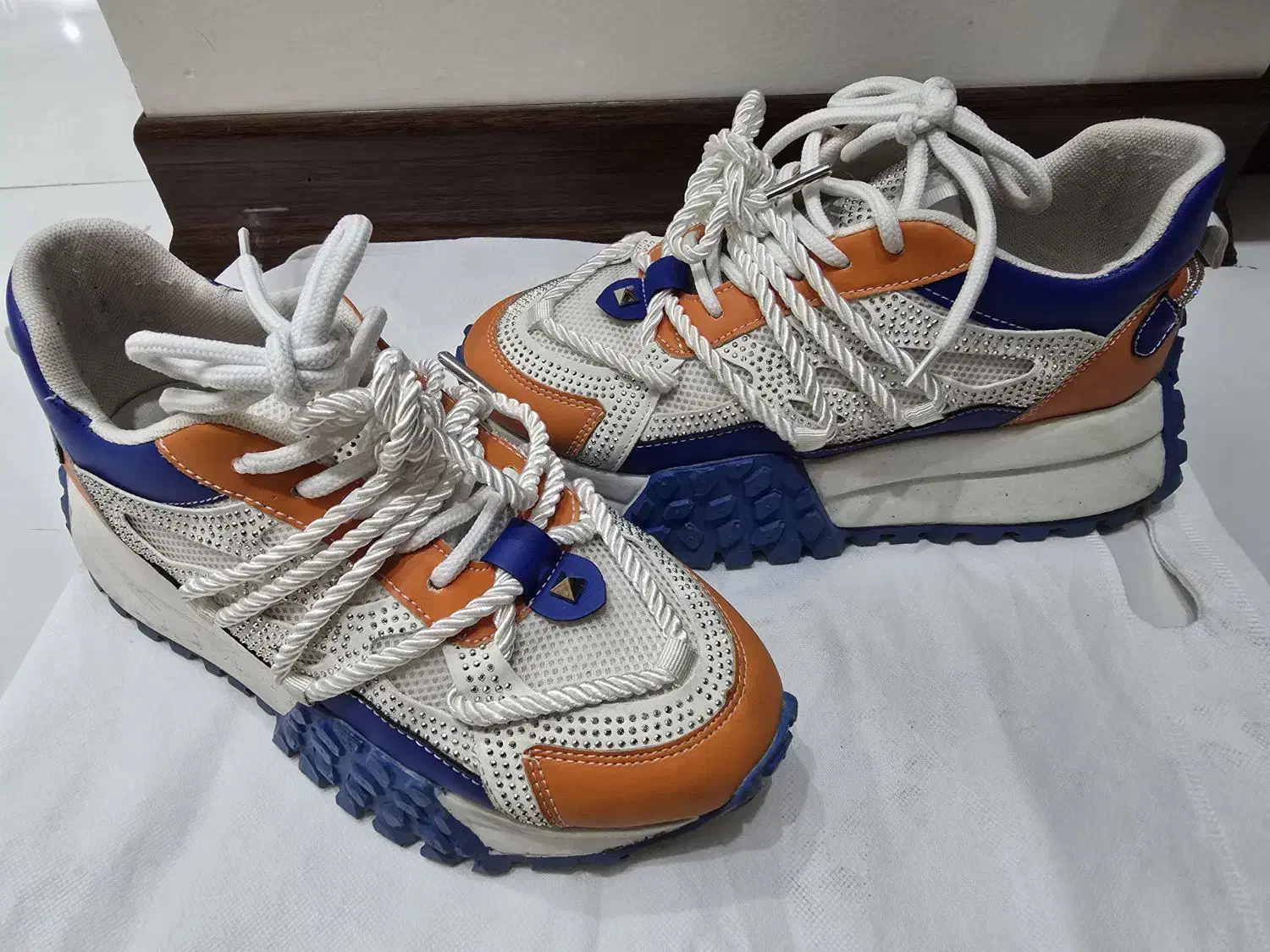 کتانی|کیف، کفش، کمربند|اندیشه, اندیشه فاز ۴|دیوار