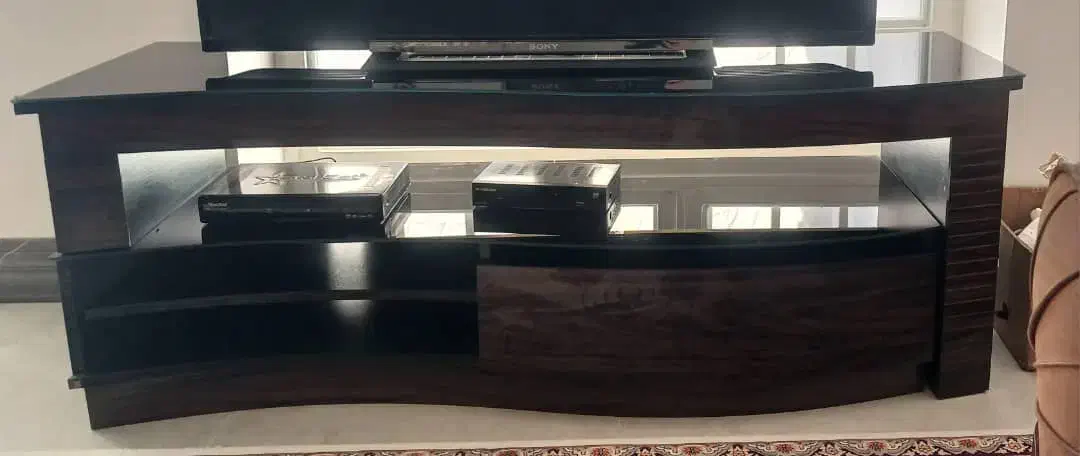 میز تلویزیون در حد نو|میز تلویزیون|شیراز, درکی|دیوار