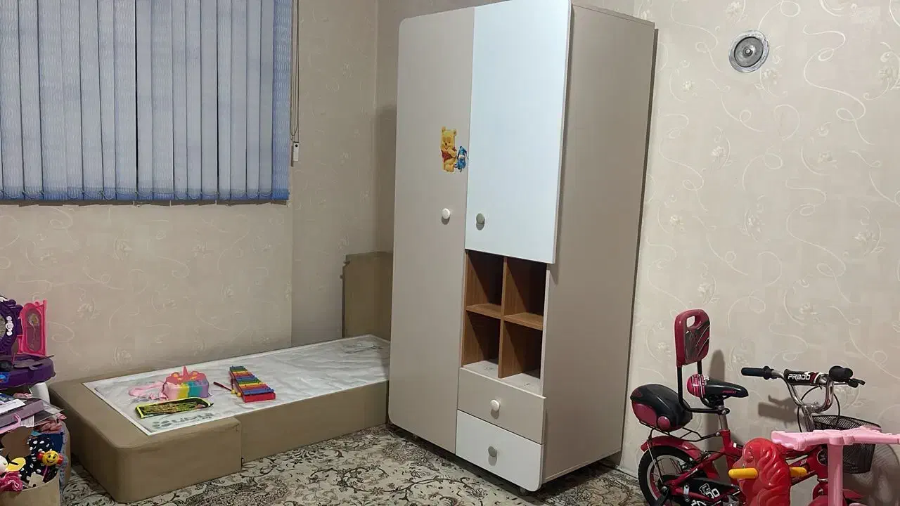 تخت و کمد چوبی کودک در حد نو و کاملا سالم|تخت و سرویس خواب|خرم‌آباد, |دیوار