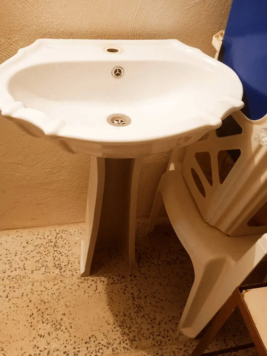 روشویی بزرگ بدون هیچگونه شکستگی|لوازم سرویس بهداشتی|محمدیه-قزوین, |دیوار