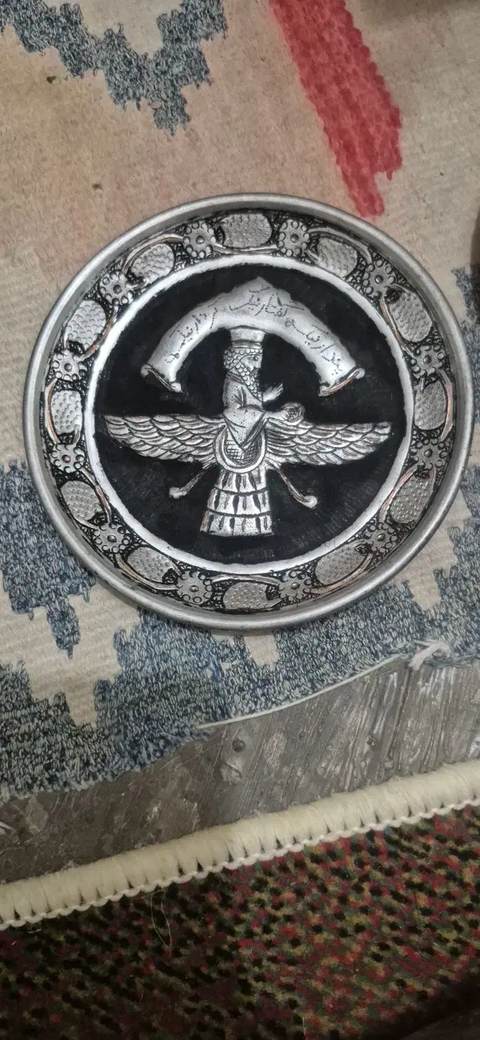 سینی برجسته با قلمکاری برجسته|کلکسیون اشیاء عتیقه|آبیک, |دیوار