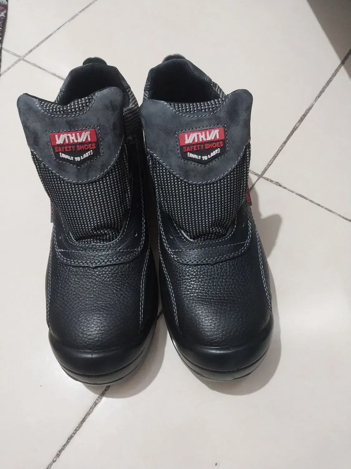 کفش کار وکفش کوه نوردی|کیف، کفش، کمربند|گلبهار, شهر جدید گلبهار|دیوار